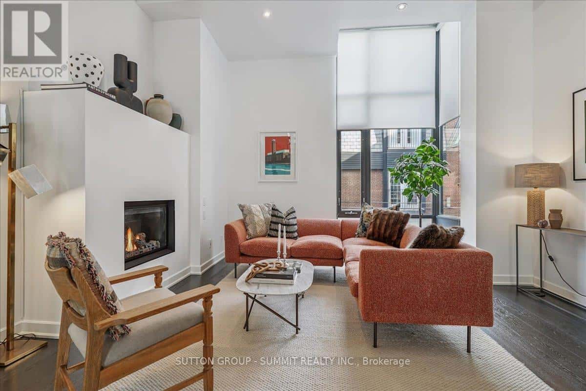 13 GILEAD PLACE — Toronto (Moss Park), Ontario - Photo 3 of 32