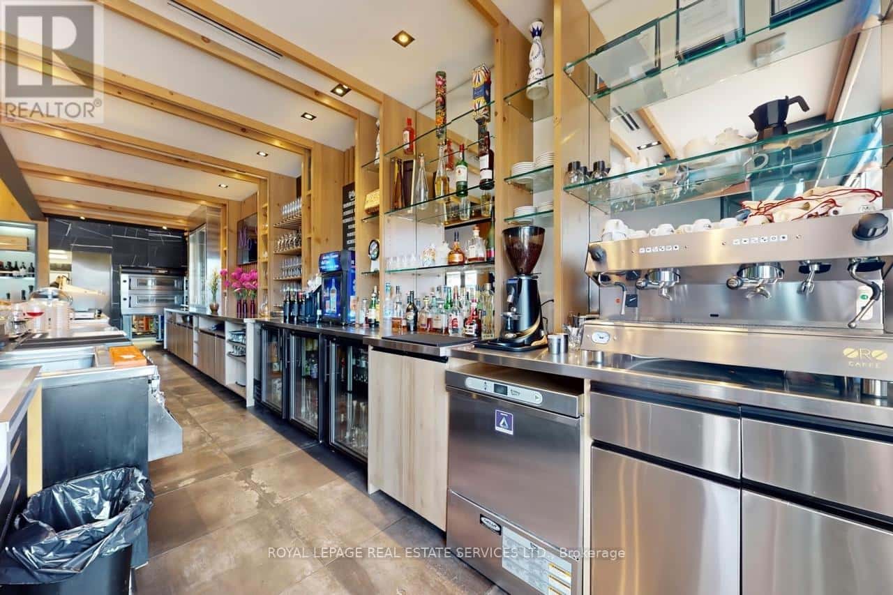 Vaughan (East Woodbridge) — Vaughan (East Woodbridge) - Photo 4 of 32