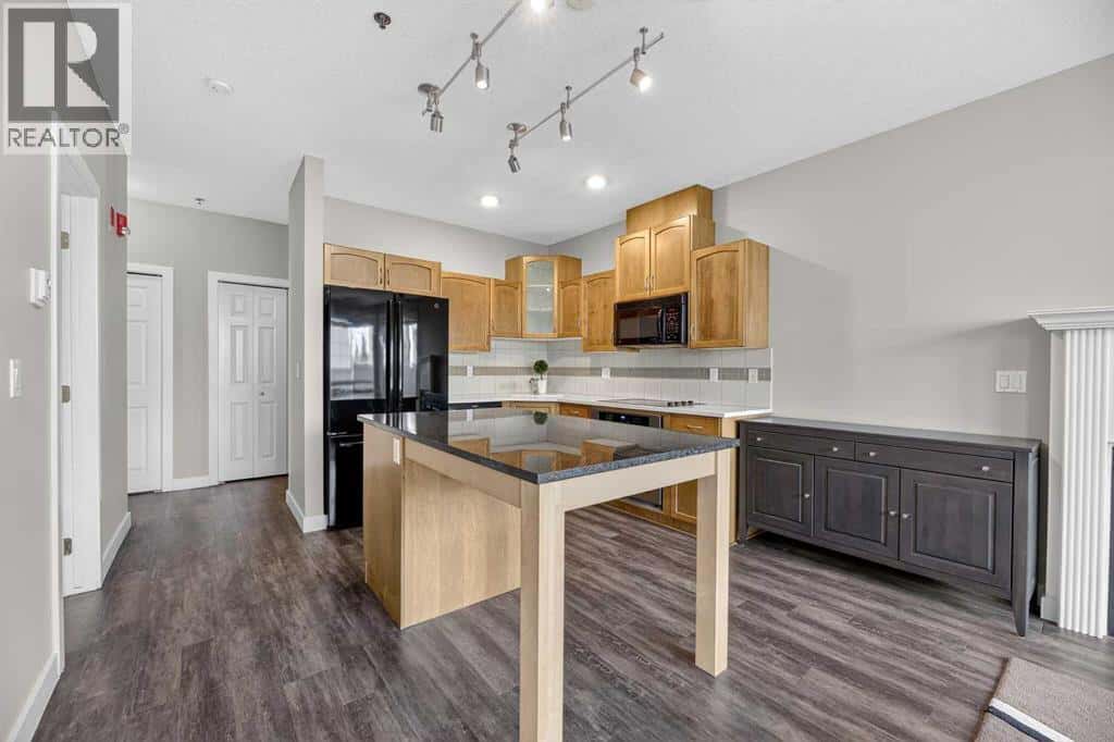 107, 3412 Parkdale Boulevard NW — Calgary, Alberta - Photo 5 of 23