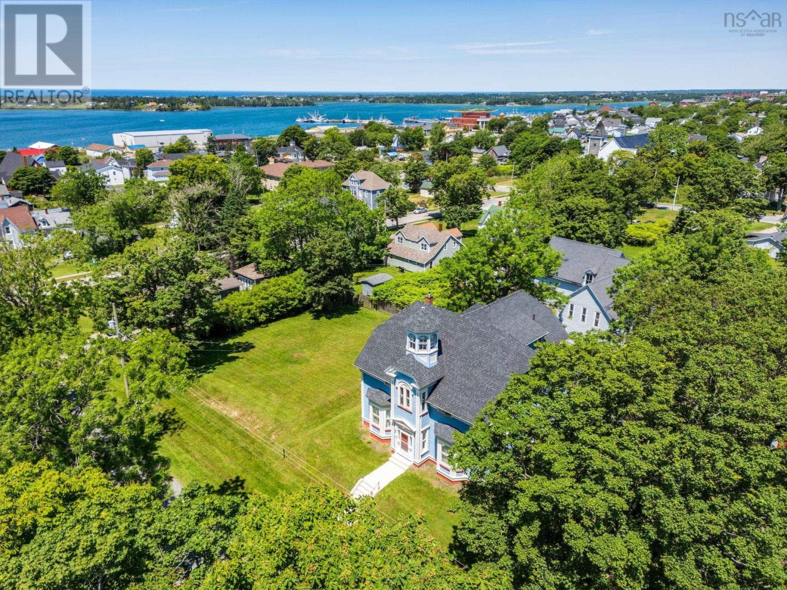 42 Queen Street — Yarmouth, Nova Scotia - Main photo