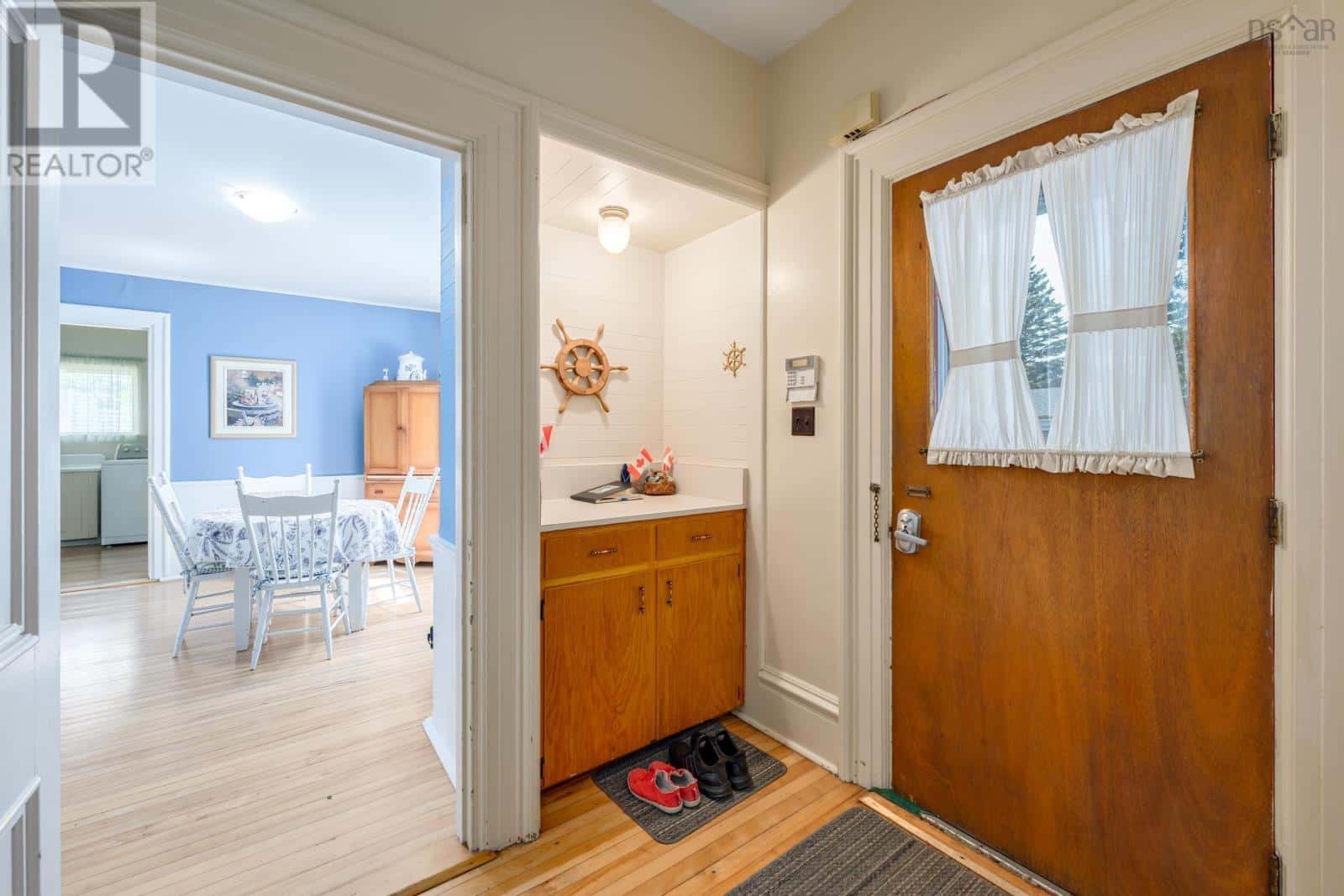 42 Queen Street — Yarmouth, Nova Scotia - Photo 2 of 50