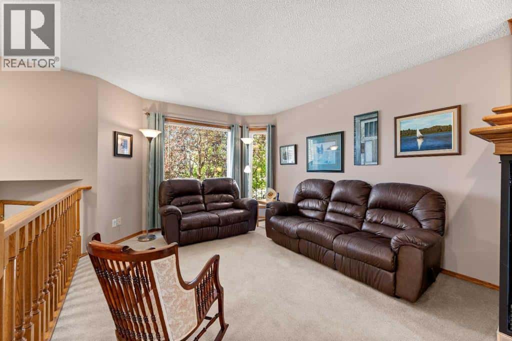 164 Stonegate Close NW — Airdrie, Alberta - Photo 4 of 28