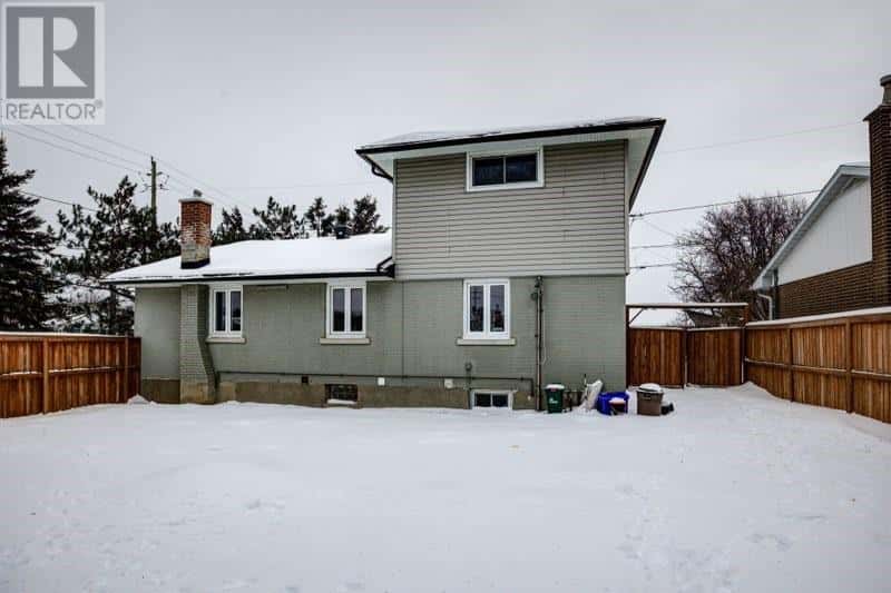 973 Meadowside Avenue — Sudbury, Ontario - Photo 3 of 35