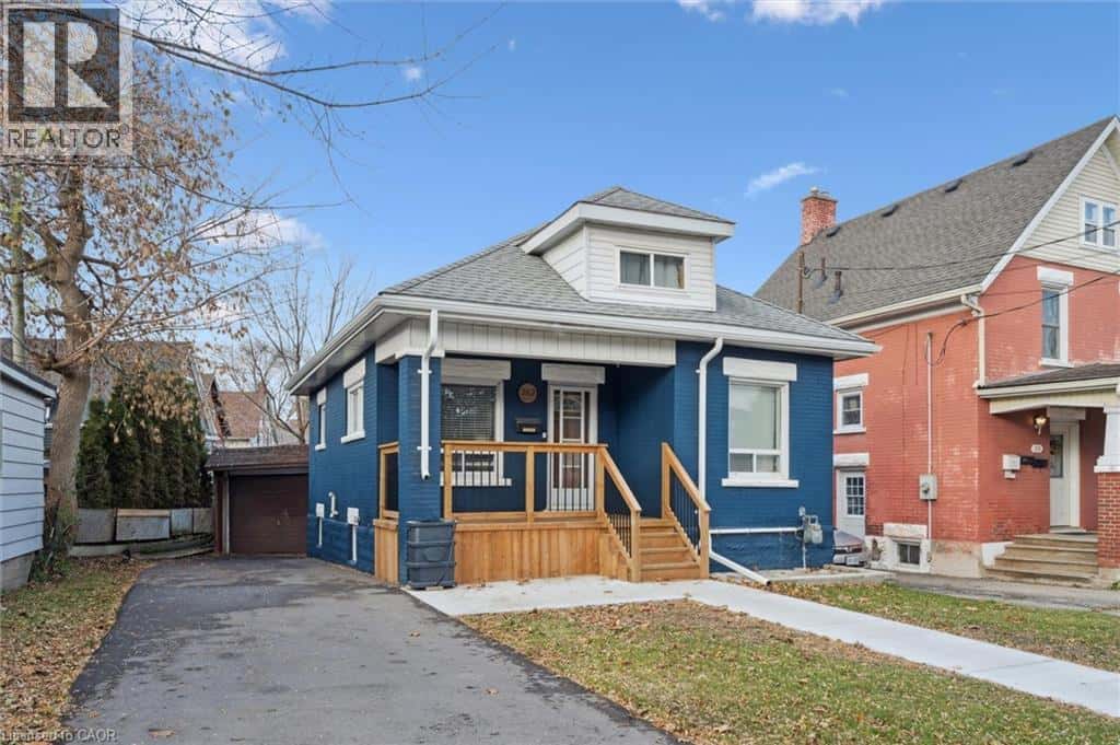 262 MADISON Avenue S — Kitchener, Ontario - Photo 2 of 25