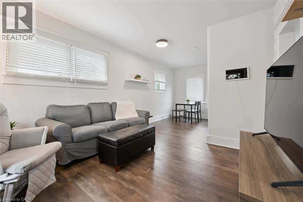 262 MADISON Avenue S — Kitchener, Ontario - Photo 5 of 25