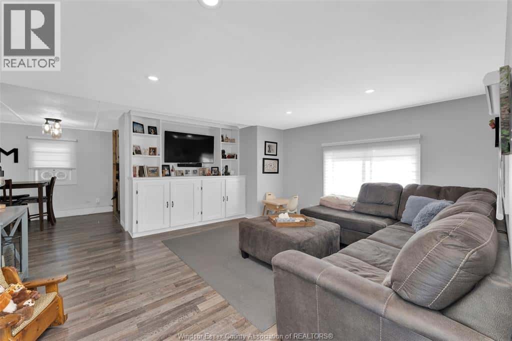 175 NEIL COURT — Essex, Ontario - Photo 4 of 21