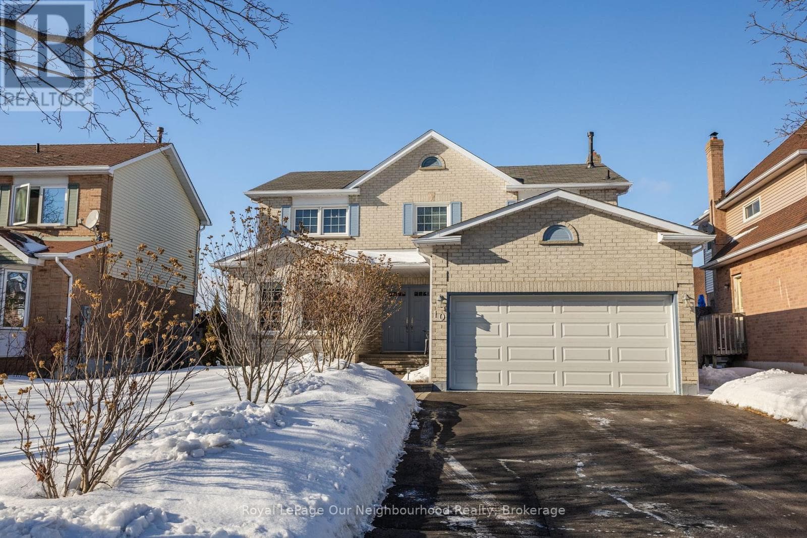 10 HOLDEN COURT — Whitby (Blue Grass Meadows), Ontario - Main photo