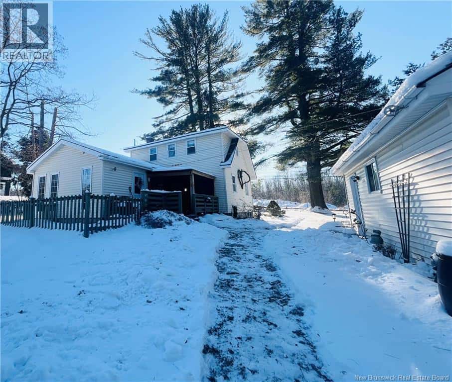 245 Greenwood Drive — Fredericton, New Brunswick - Photo 2 of 20