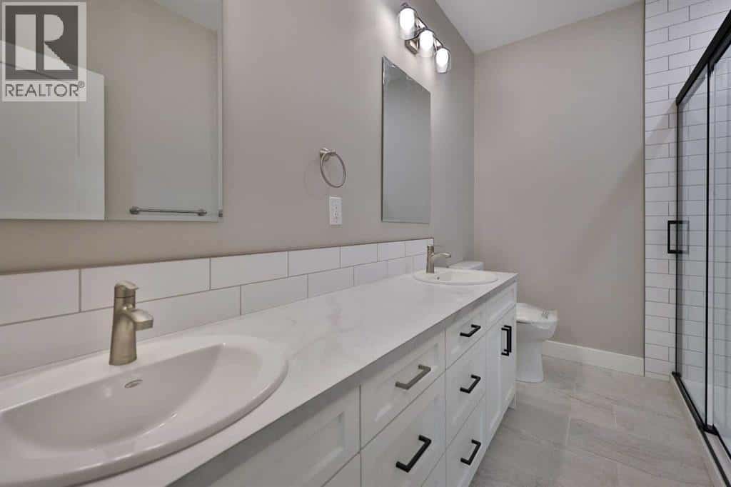 Picture Butte — Picture Butte - Photo 5 of 36