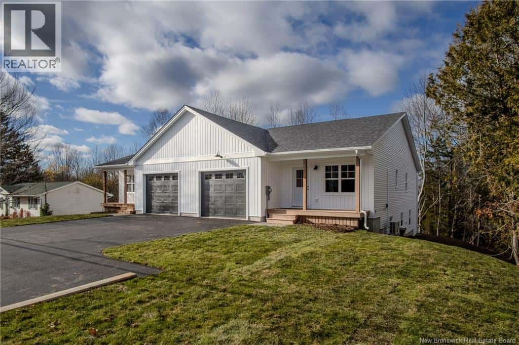 331 Hampton Road — Quispamsis, New Brunswick - Photo 2 of 32