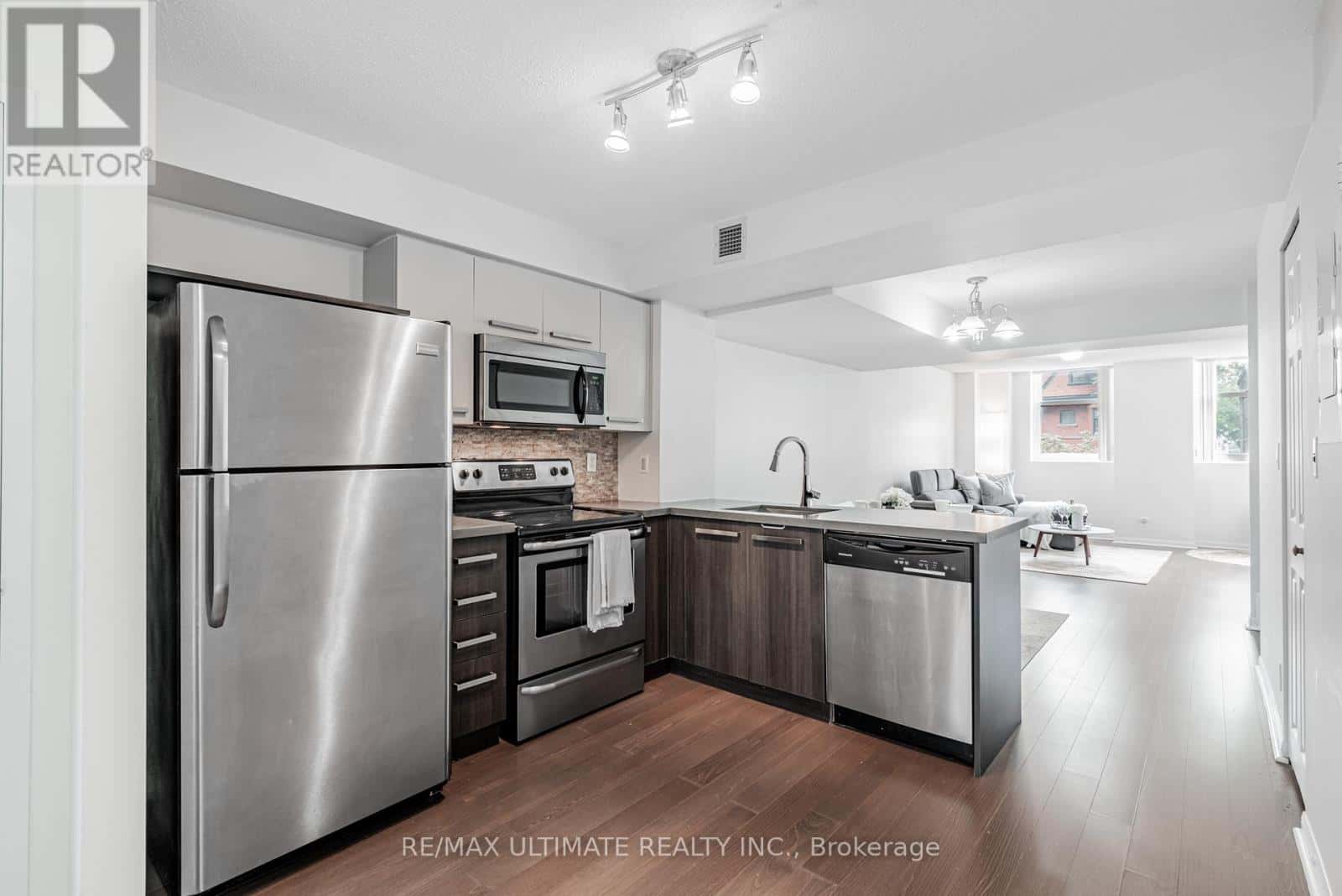 311 - 11 ST JOSEPH STREET — Toronto (Bay Street Corridor), Ontario - Photo 2 of 33