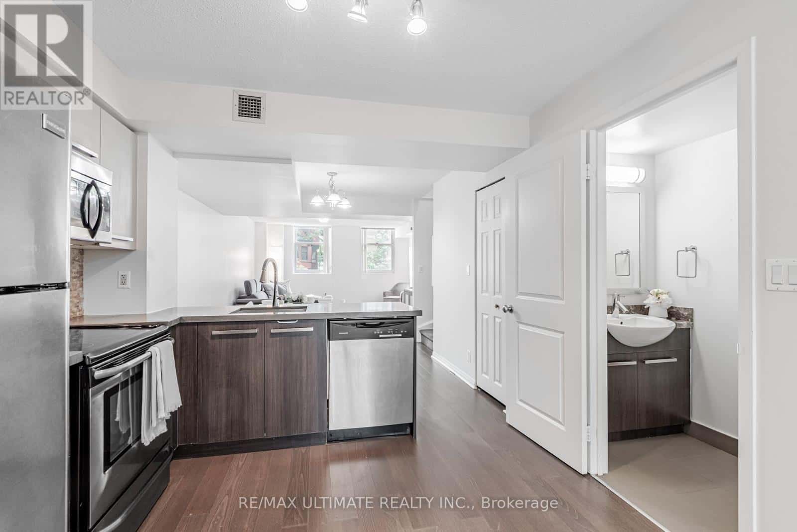 311 - 11 ST JOSEPH STREET — Toronto (Bay Street Corridor), Ontario - Photo 3 of 33