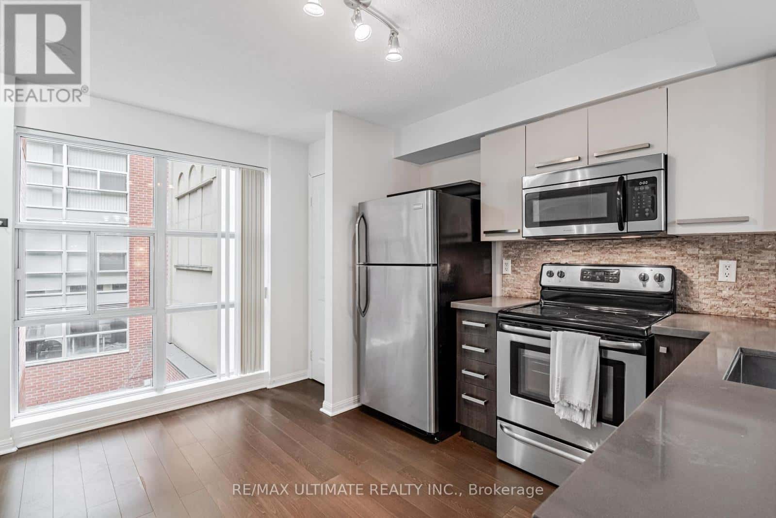 311 - 11 ST JOSEPH STREET — Toronto (Bay Street Corridor), Ontario - Photo 5 of 33