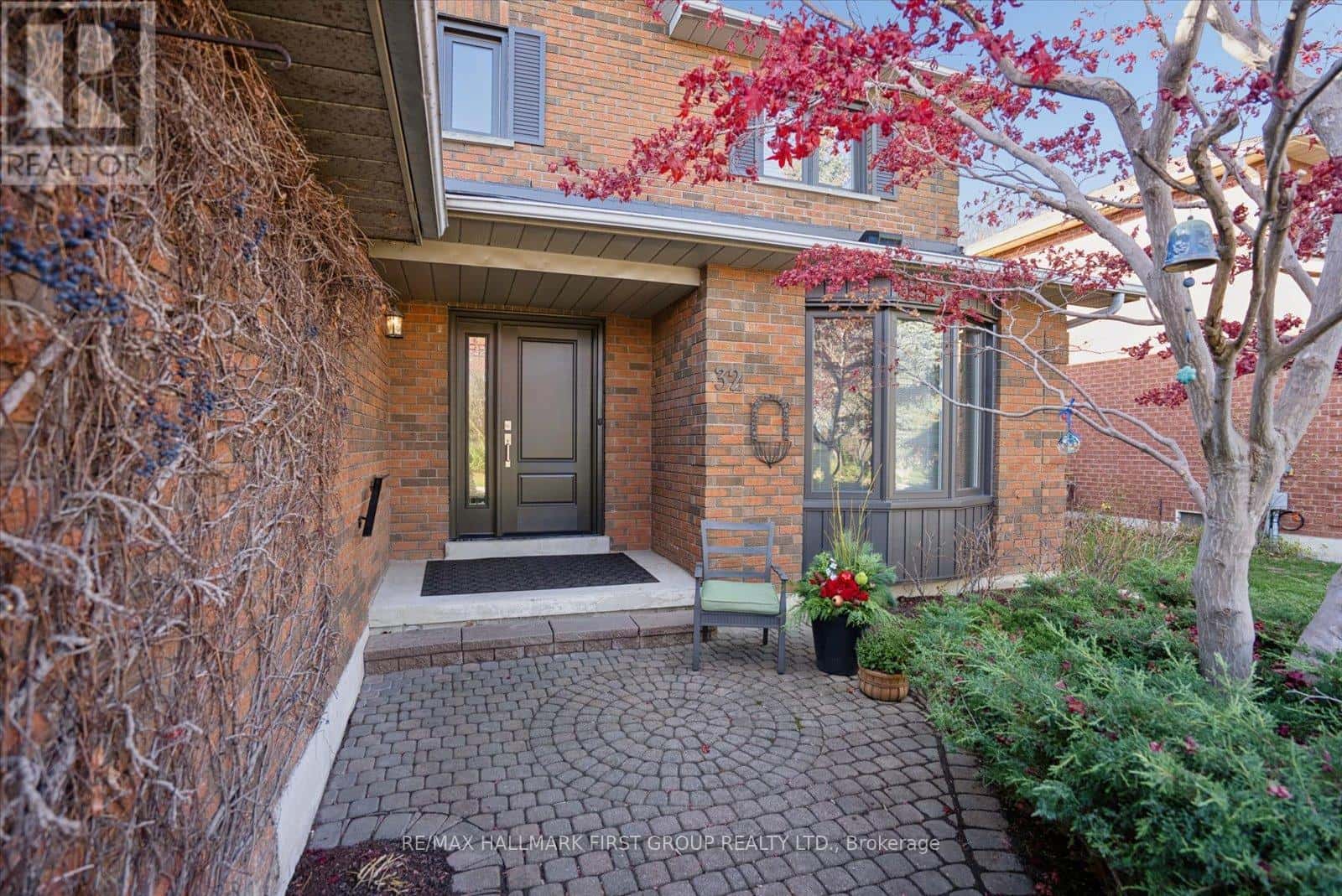 32 FOREST HEIGHTS STREET — Whitby (Pringle Creek), Ontario - Photo 2 of 32