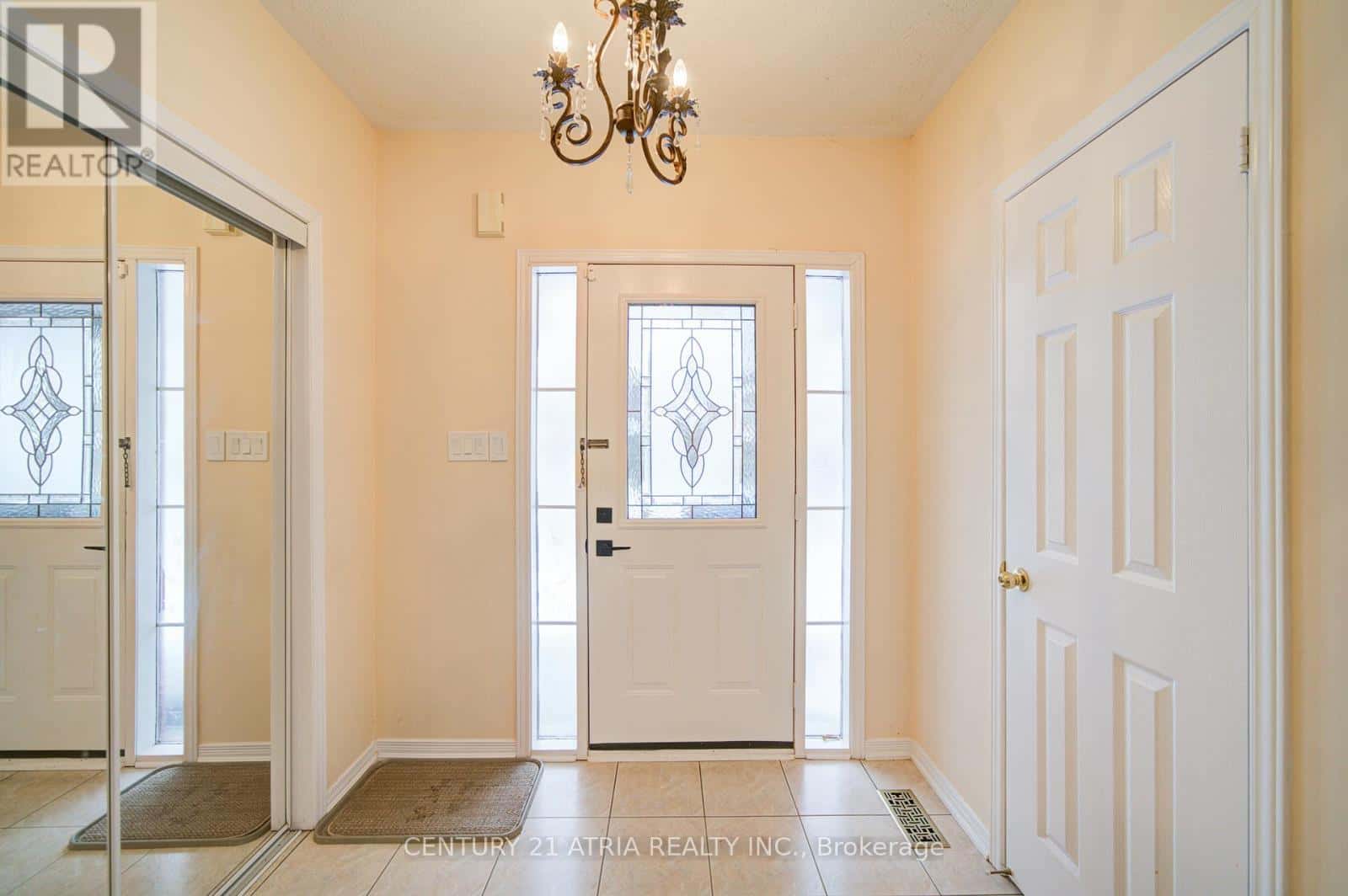 73 STARR CRESCENT — Aurora, Ontario - Photo 3 of 32