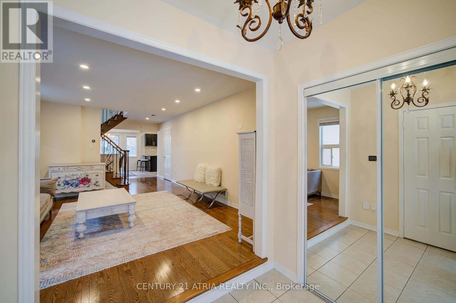 73 STARR CRESCENT — Aurora, Ontario - Photo 4 of 32