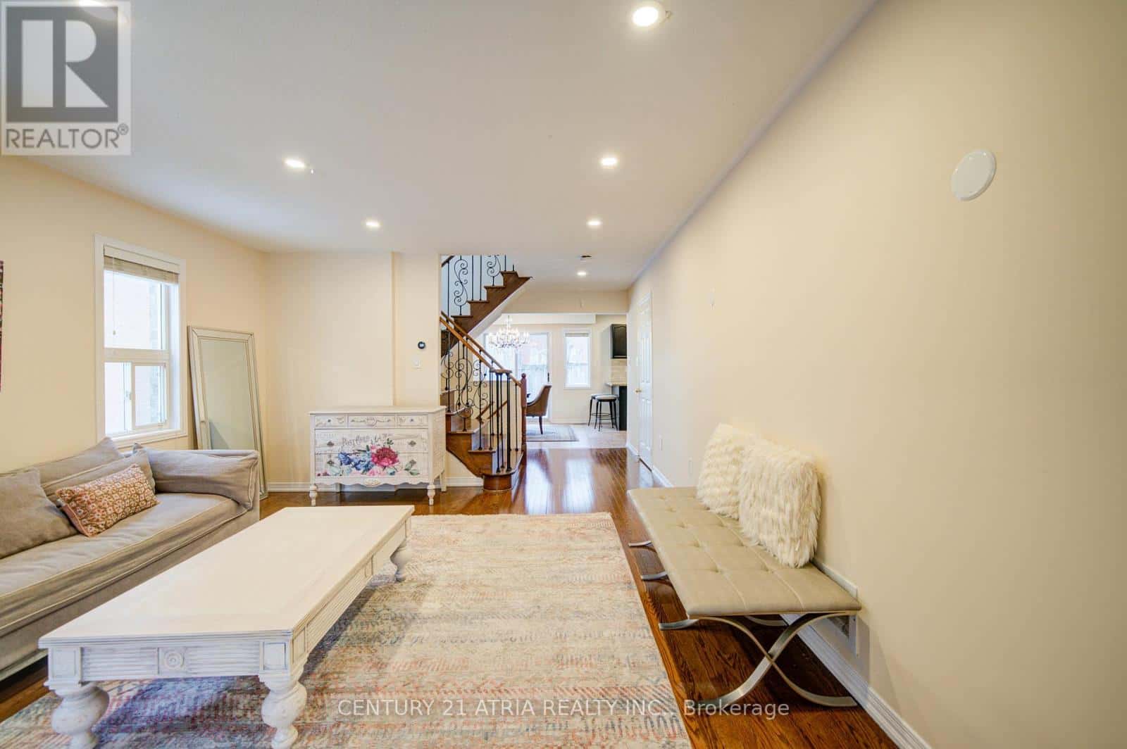 73 STARR CRESCENT — Aurora, Ontario - Photo 5 of 32