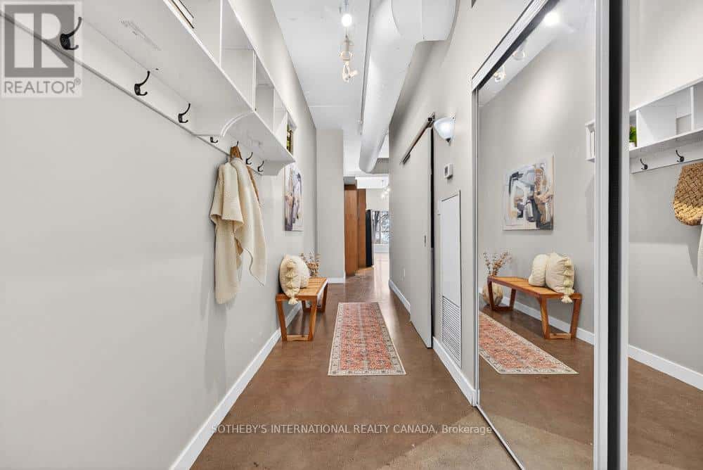 305 - 66 BAY STREET S — Hamilton (Durand), Ontario - Photo 4 of 42