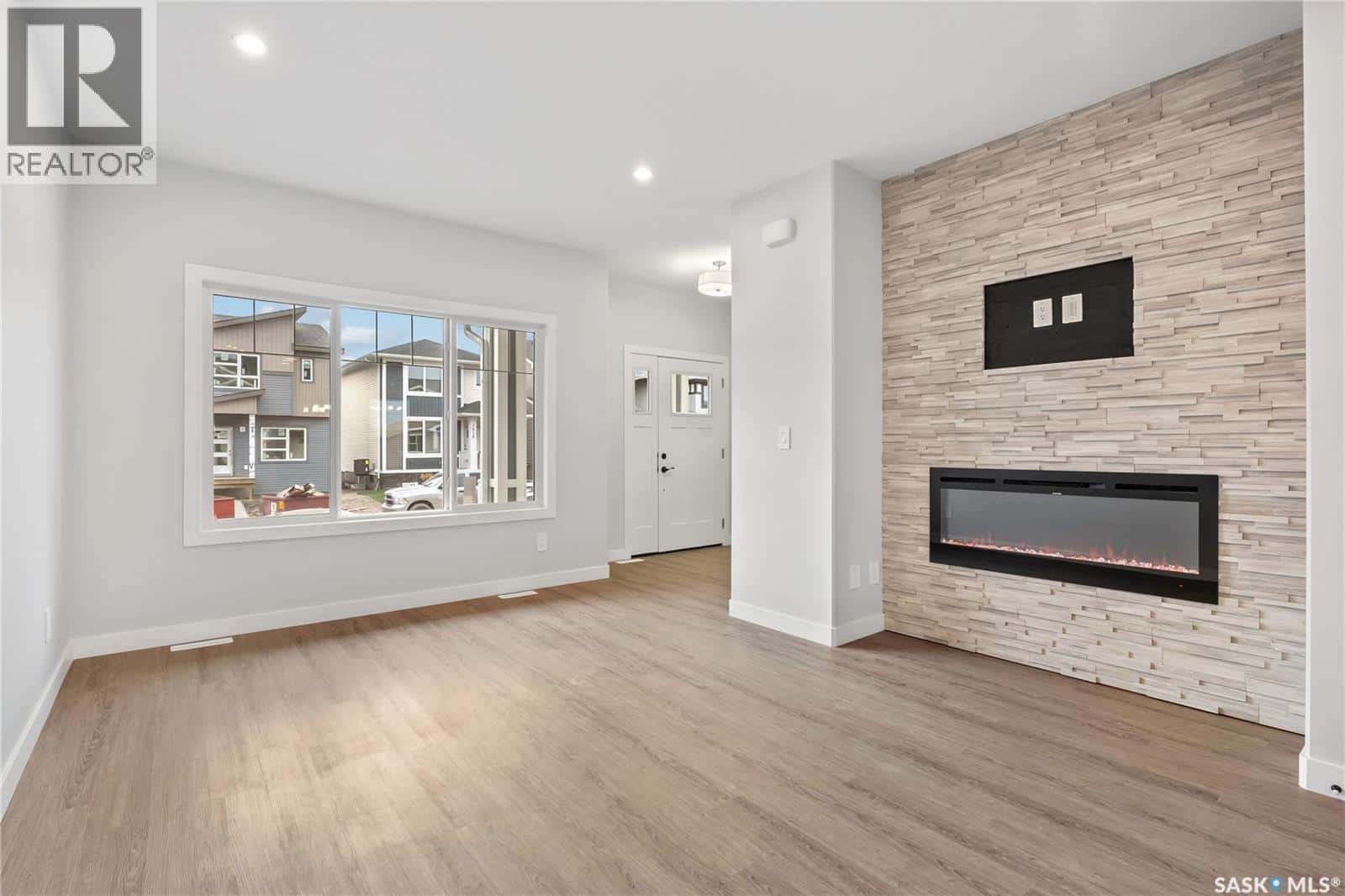 3160 Green Turtle ROAD — Regina, Saskatchewan - Photo 2 of 41