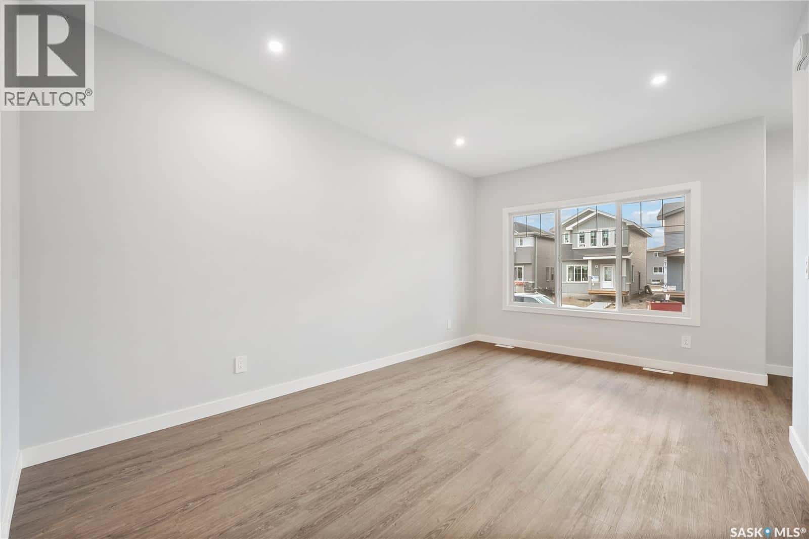 3160 Green Turtle ROAD — Regina, Saskatchewan - Photo 4 of 41