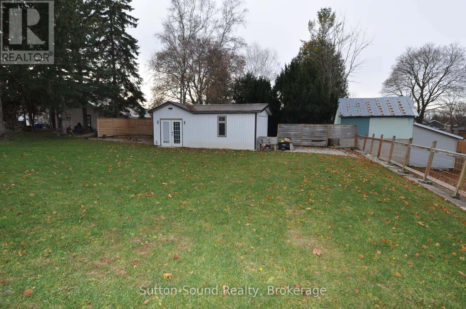 10 BROWNLEE STREET S — South Bruce, Ontario - Photo 5 of 41