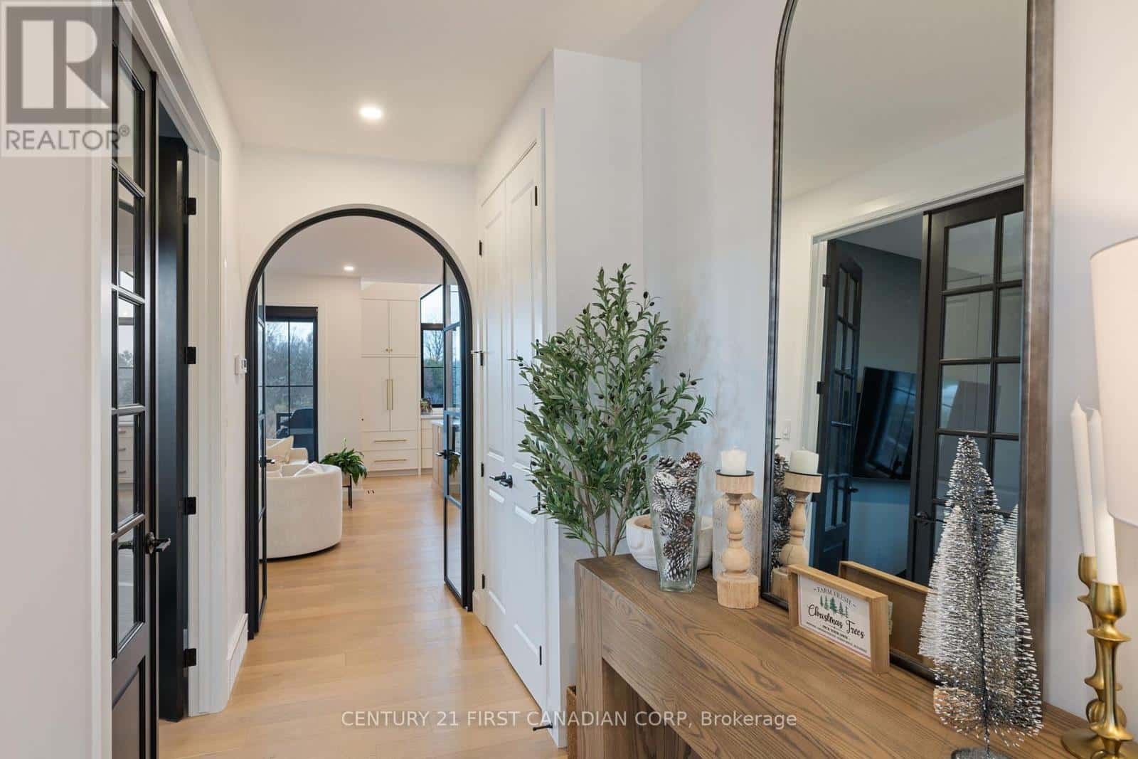 2190 LINKWAY BOULEVARD — London South (South A), Ontario - Photo 2 of 45