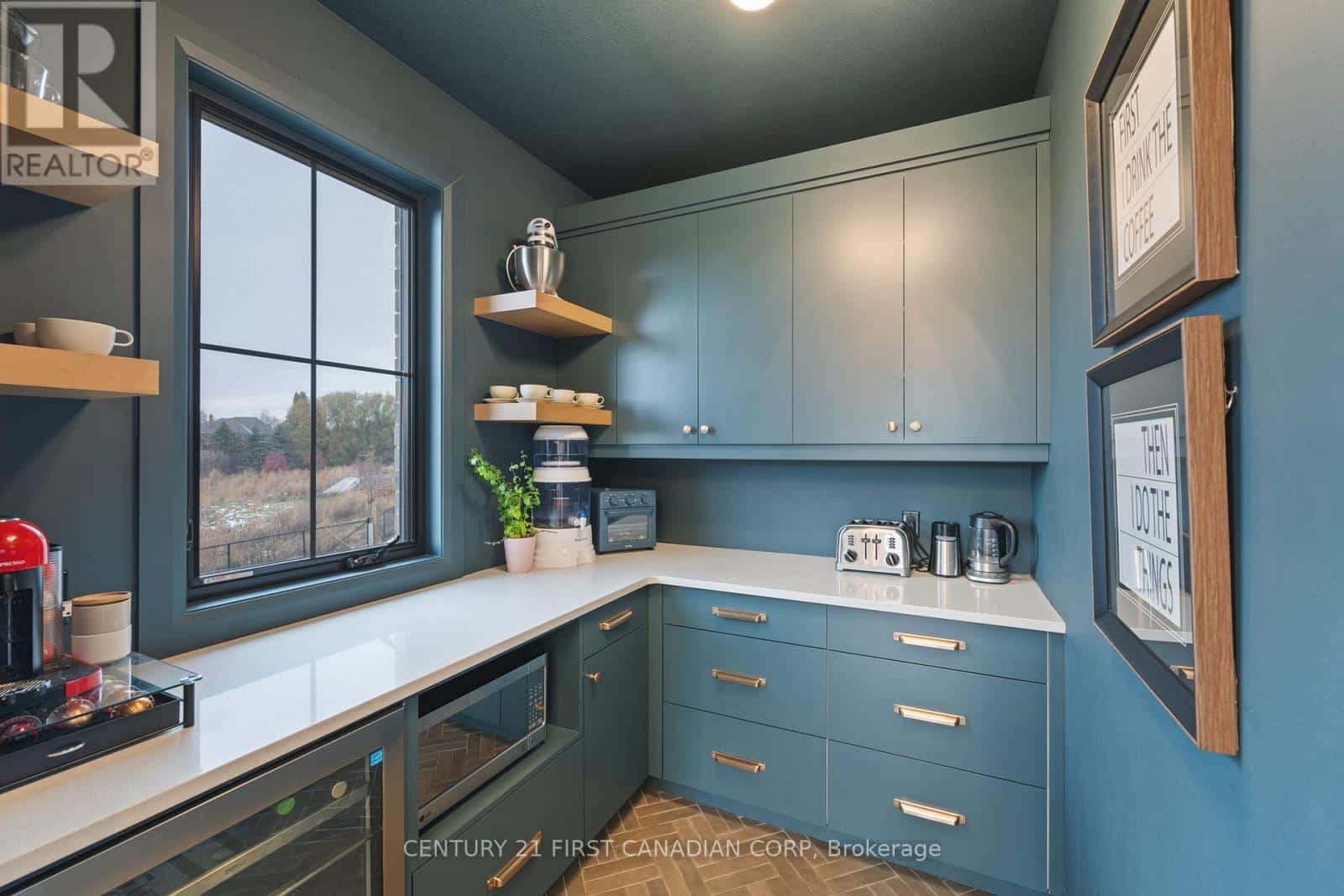 2190 LINKWAY BOULEVARD — London South (South A), Ontario - Photo 4 of 45