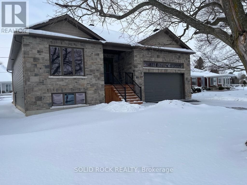 30 LAKEVIEW DRIVE — South Dundas, Ontario - Main photo