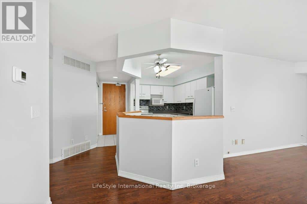 306 - 208 SILVERCREEK PARKWAY N — Guelph (Junction/Onward Willow), Ontario - Photo 3 of 50