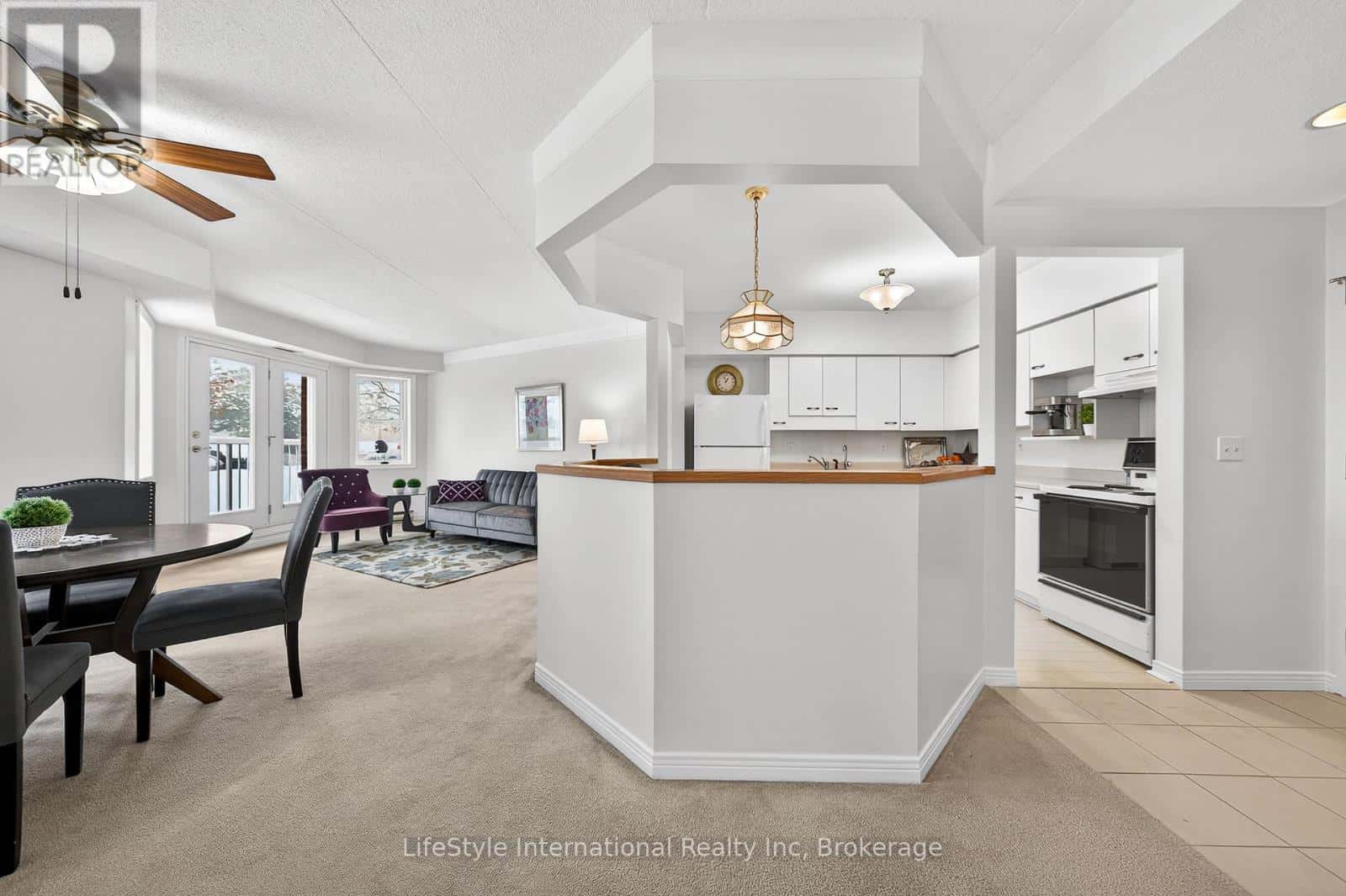 103 - 208 SILVERCREEK PARKWAY N — Guelph (Junction/Onward Willow), Ontario - Photo 3 of 39