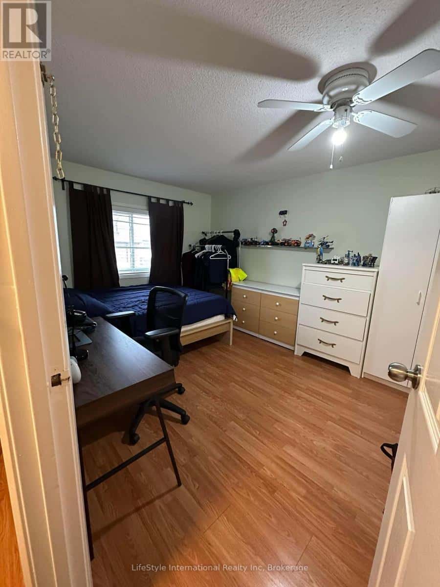 4 - 5982 DUNN STREET — Niagara Falls (Arad/Fallsview), Ontario - Photo 4 of 34