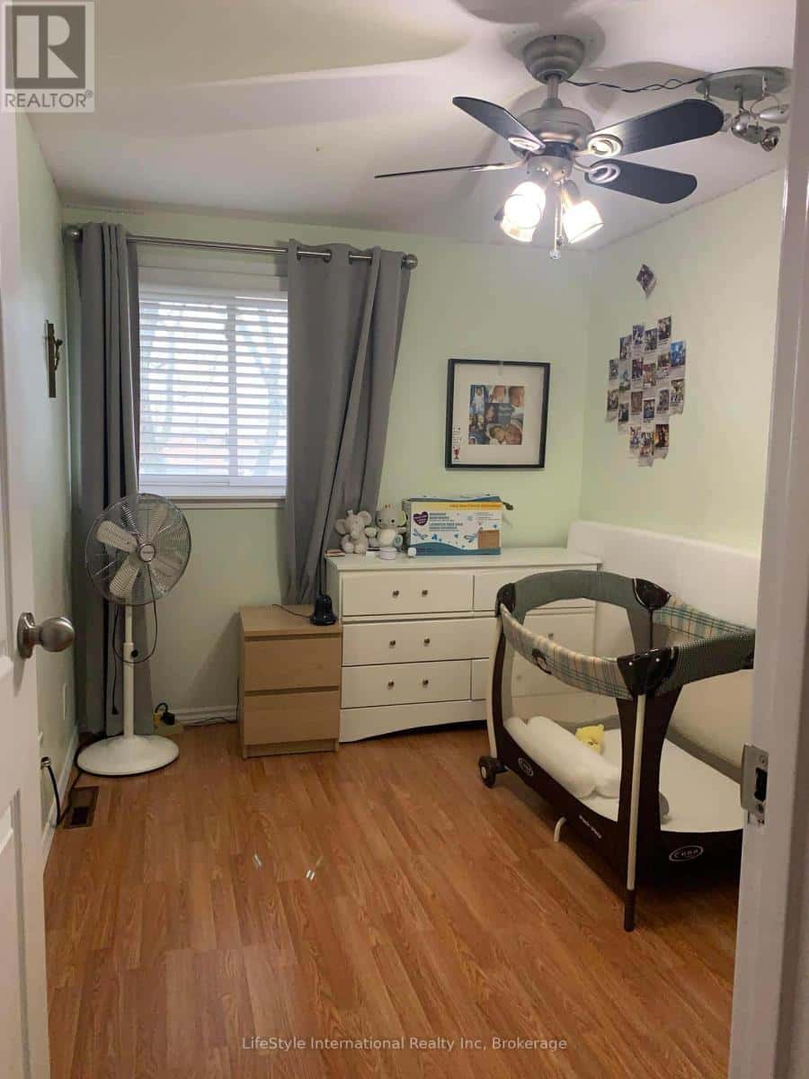 4 - 5982 DUNN STREET — Niagara Falls (Arad/Fallsview), Ontario - Photo 5 of 34