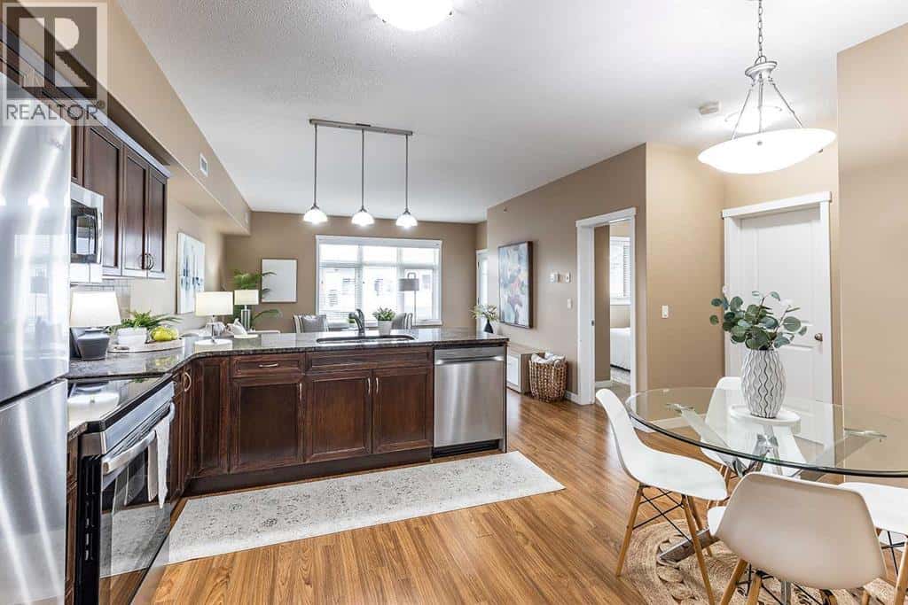 Medicine Hat — Medicine Hat - Photo 3 of 39