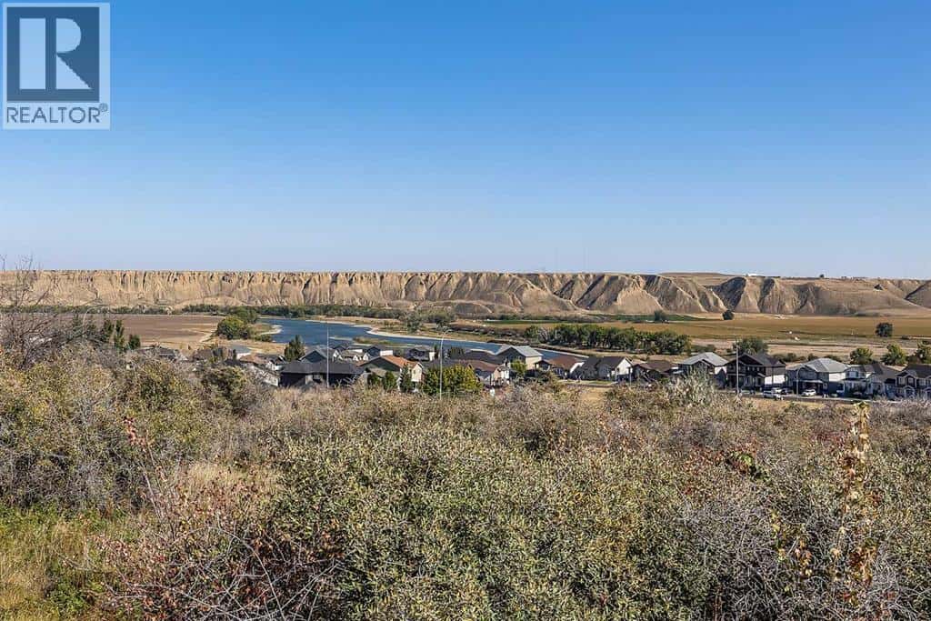 Medicine Hat — Medicine Hat - Photo 4 of 39