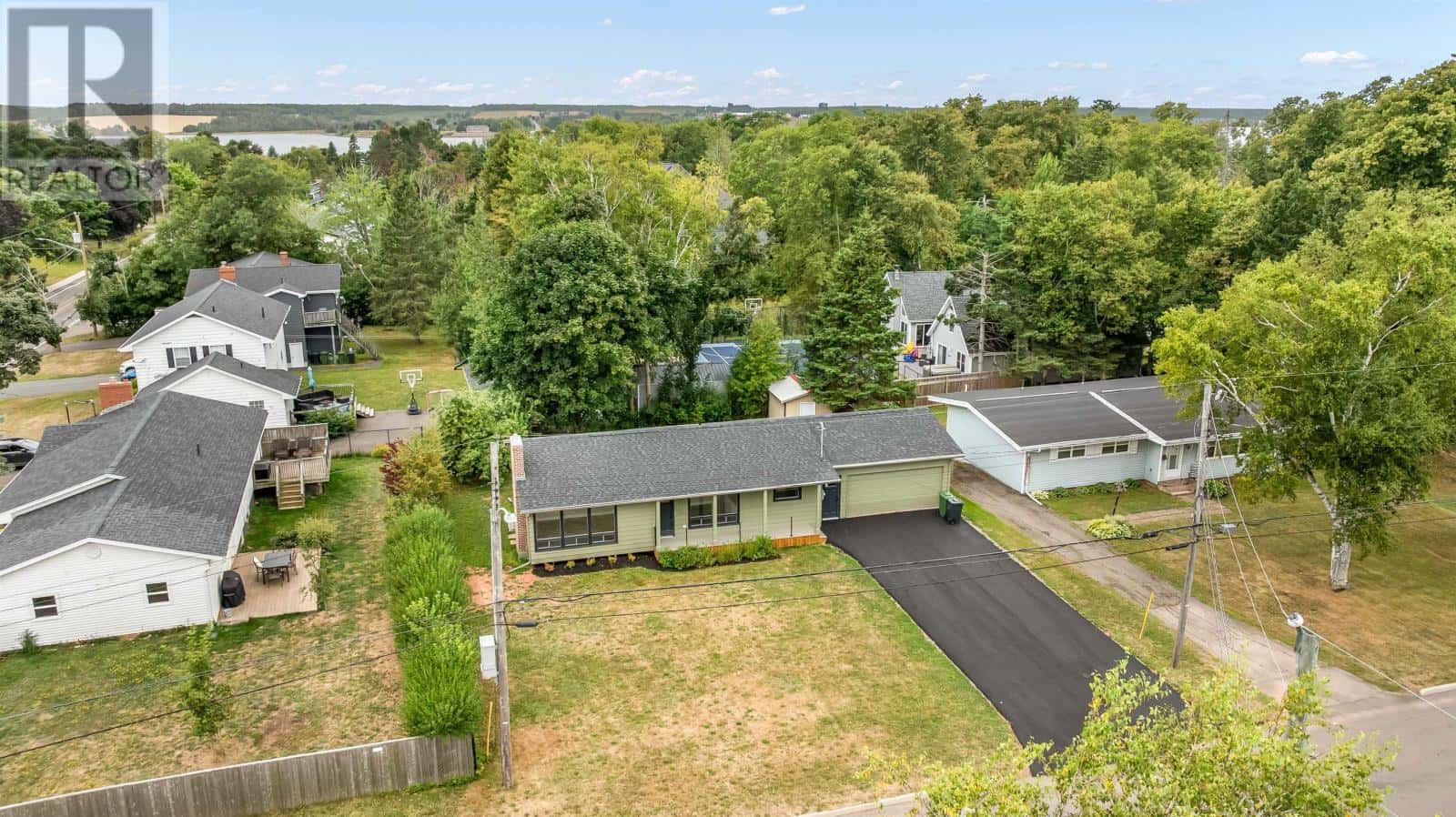 7 Edinburgh Drive — Brighton, Prince Edward Island - Photo 3 of 32