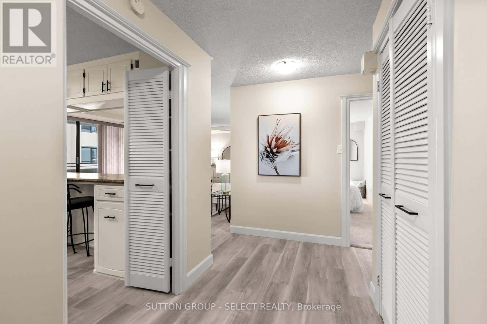 1702 - 380 KING STREET — London East (East K), Ontario - Photo 2 of 41