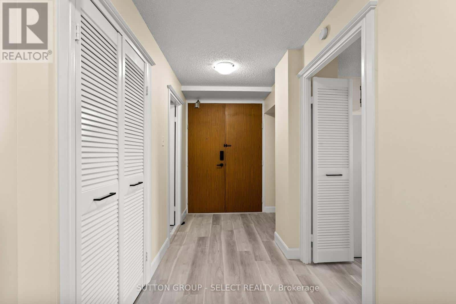 1702 - 380 KING STREET — London East (East K), Ontario - Photo 3 of 41