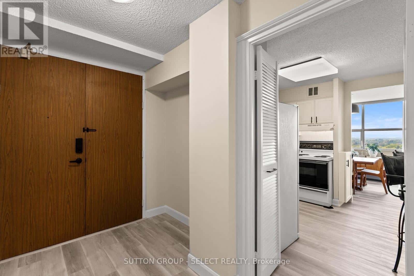 1702 - 380 KING STREET — London East (East K), Ontario - Photo 4 of 41