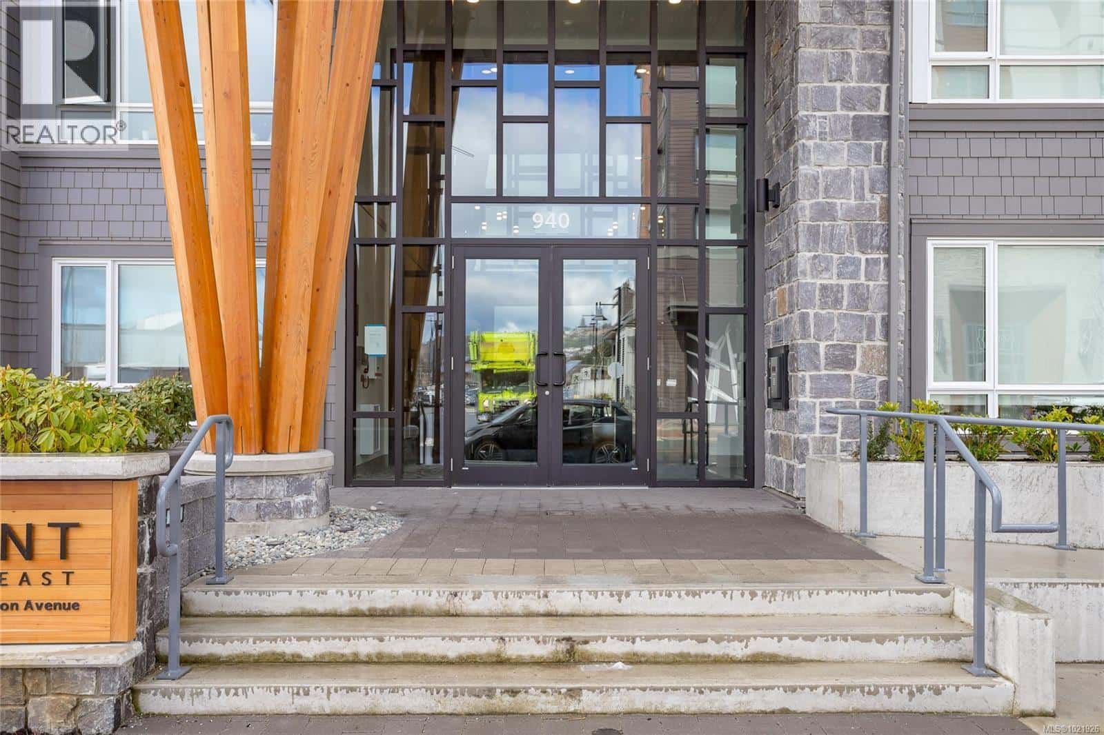 218 940 Reunion Ave — Langford, British Columbia - Photo 3 of 25