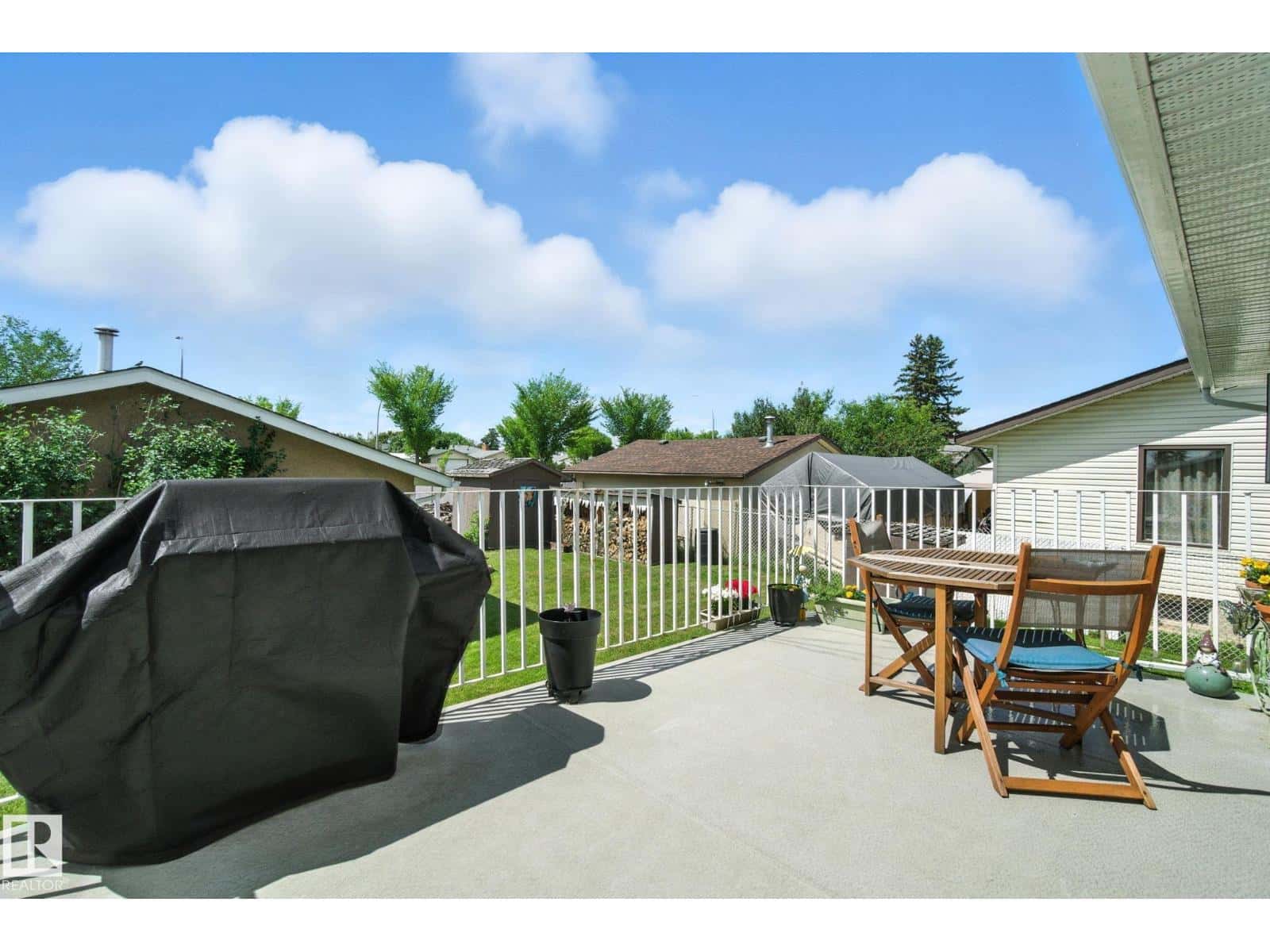 14936 81 ST NW NW — Edmonton, Alberta - Photo 3 of 14