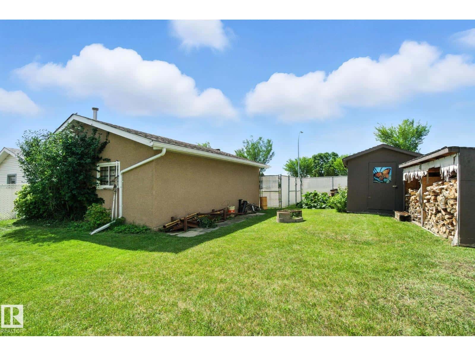 14936 81 ST NW NW — Edmonton, Alberta - Photo 4 of 14