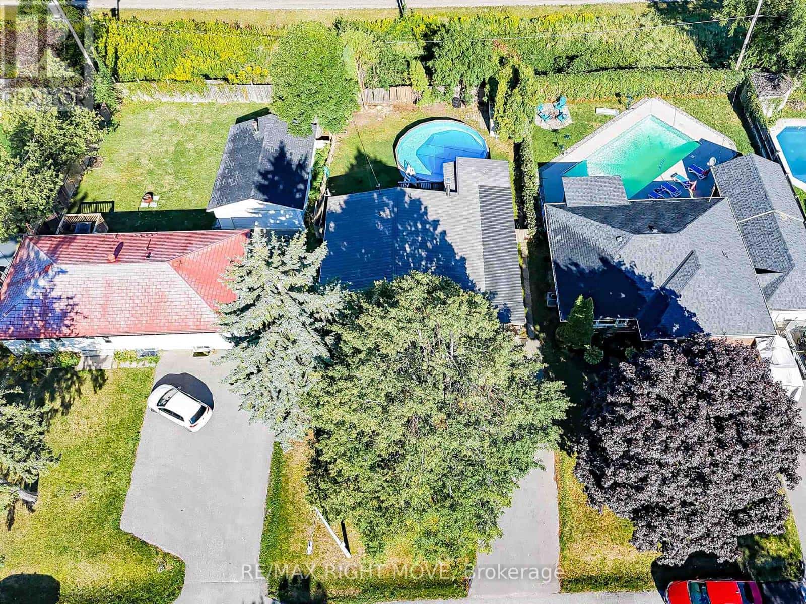 348 COLLINS DRIVE — Orillia, Ontario - Photo 3 of 29