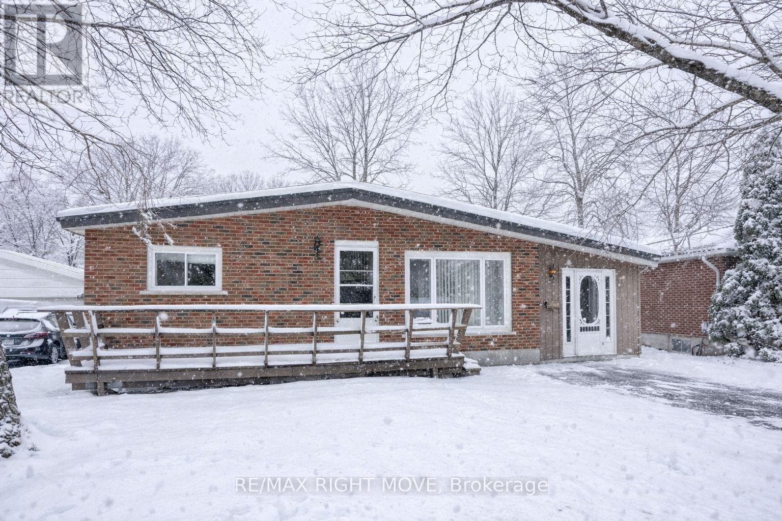 348 COLLINS DRIVE — Orillia, Ontario - Main photo