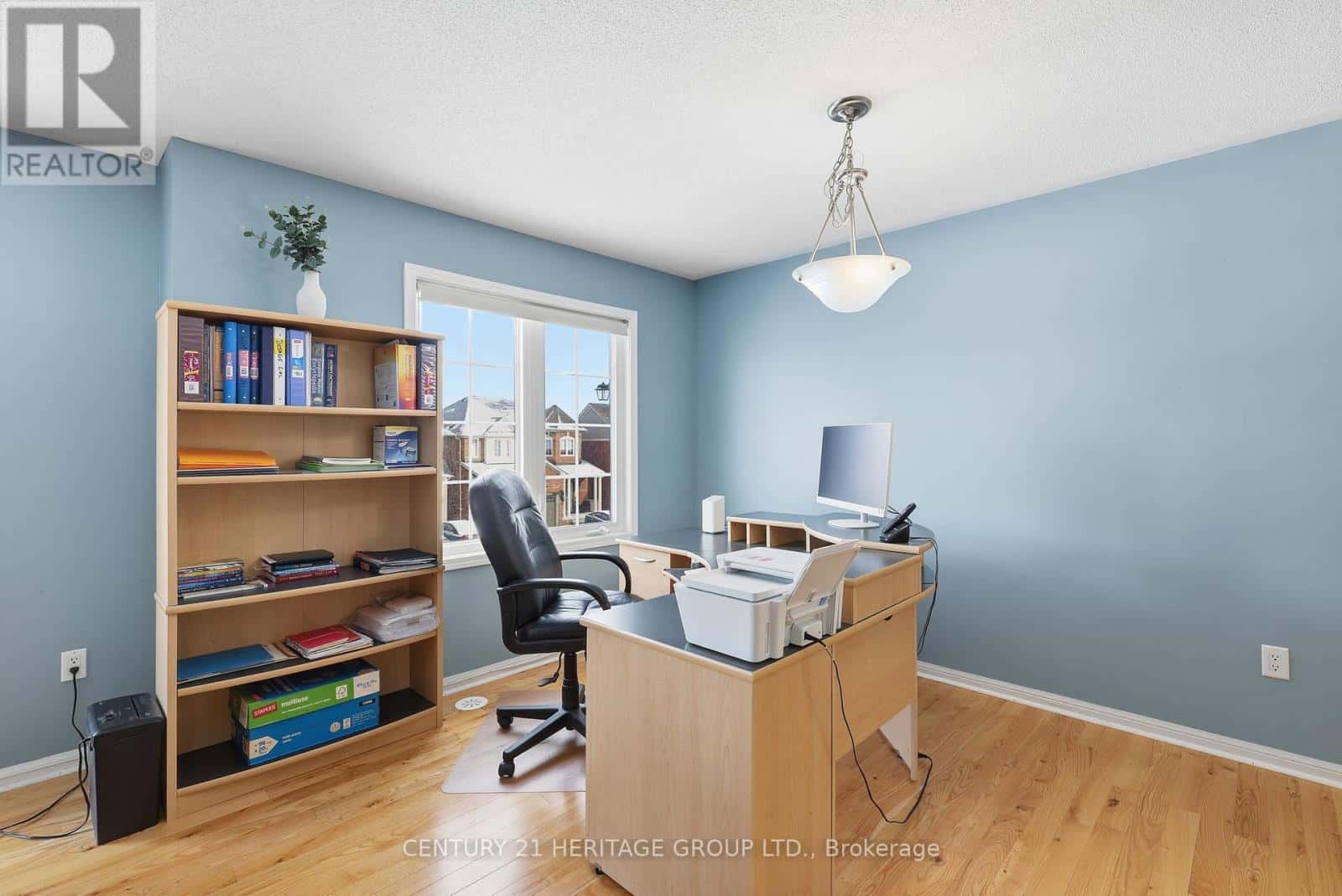 40 CLIFF GUNN ROAD — Newmarket (Woodland Hill), Ontario - Photo 5 of 27