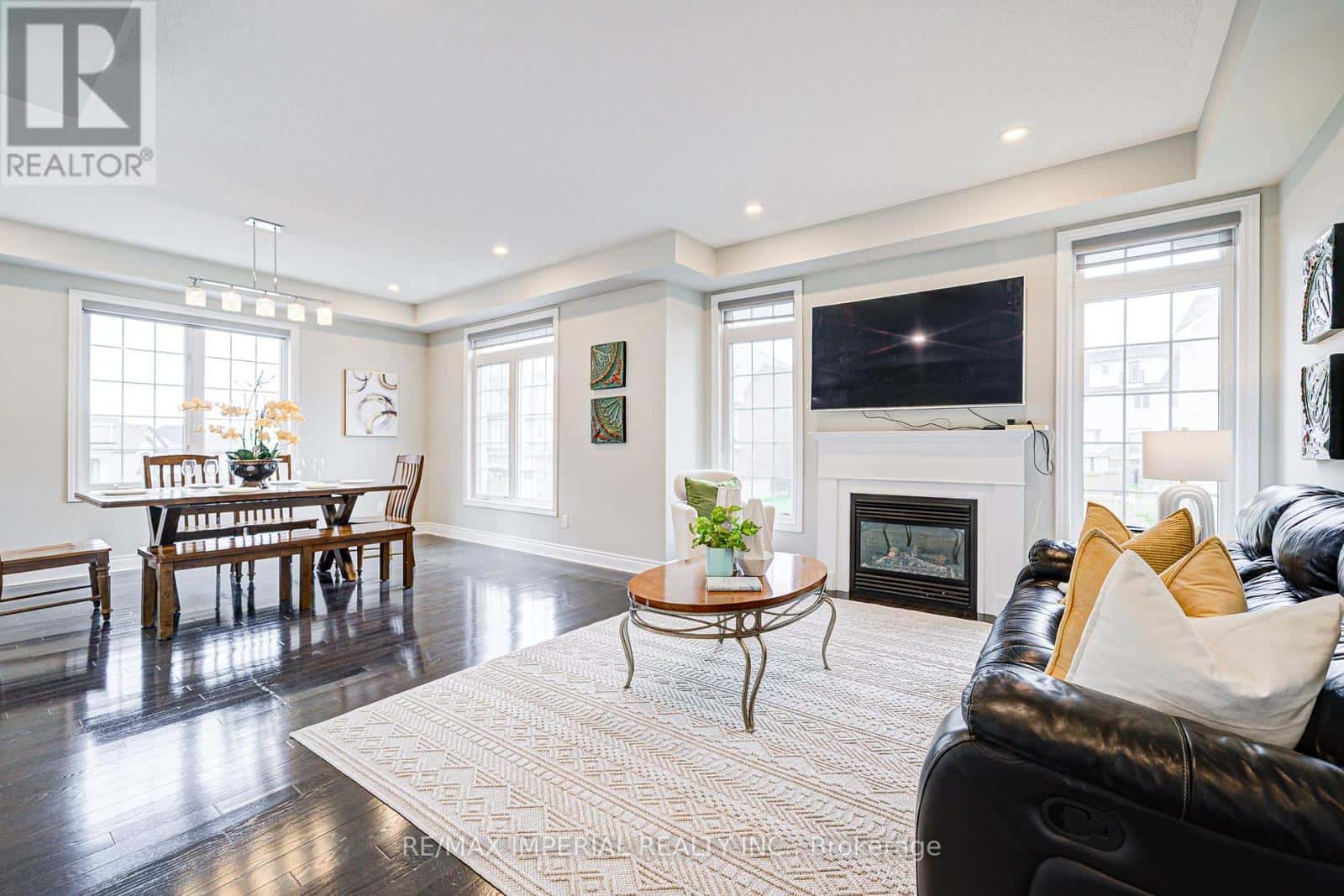 982 WILBUR PIPHER CIRCLE — Newmarket (Stonehaven-Wyndham), Ontario - Photo 5 of 49