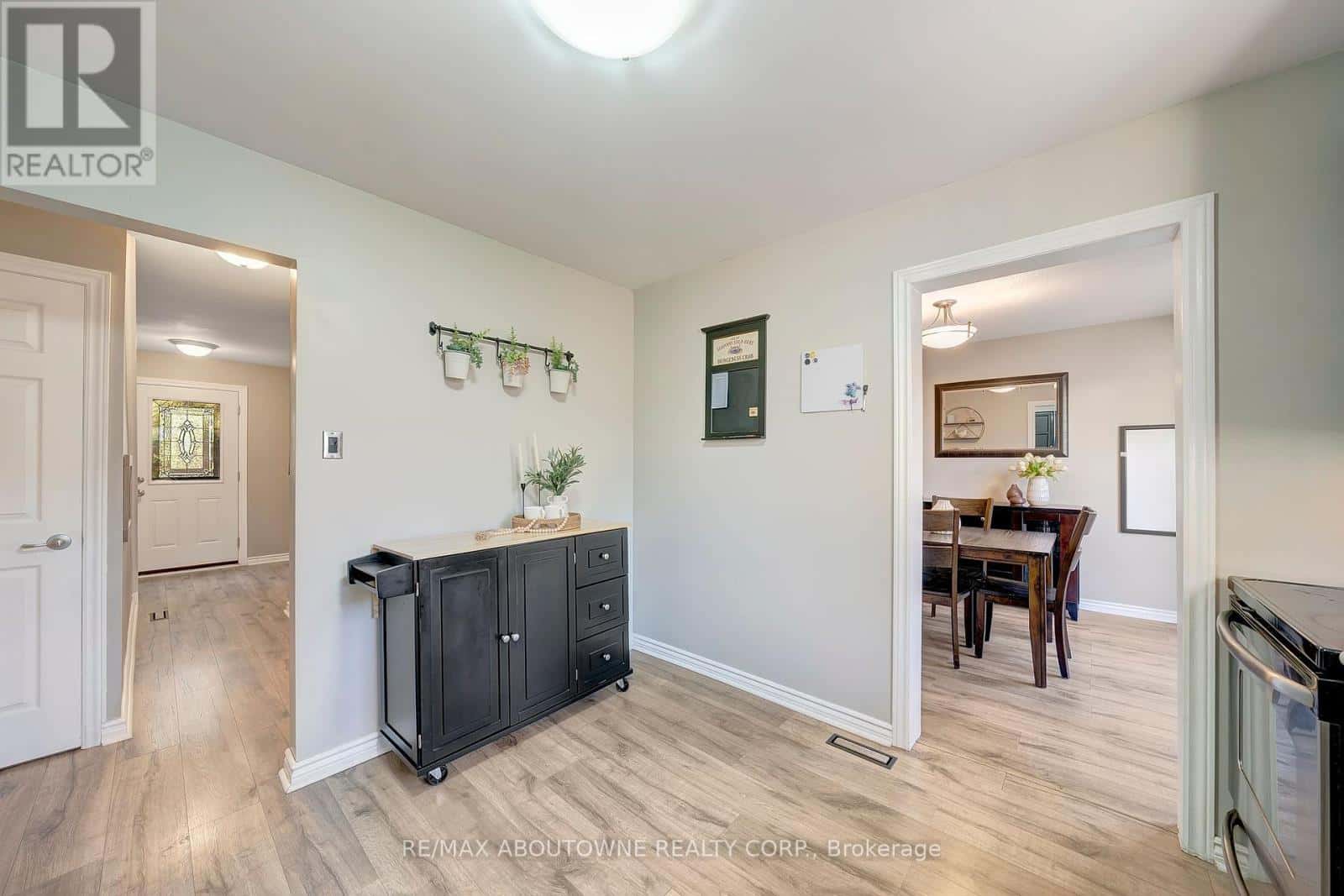 29 - 5475 LAKESHORE ROAD — Burlington (Appleby), Ontario - Photo 4 of 40