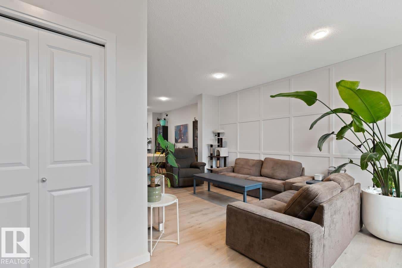 2147 MAPLE RD NW — Edmonton, Alberta - Photo 3 of 42