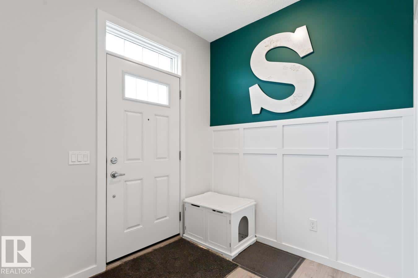 2147 MAPLE RD NW — Edmonton, Alberta - Photo 4 of 42