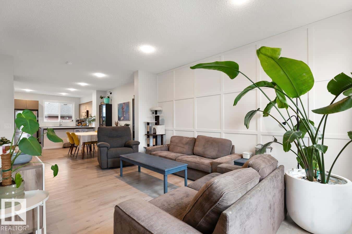 2147 MAPLE RD NW — Edmonton, Alberta - Photo 5 of 42