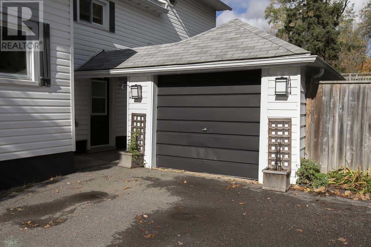 Sault Ste. Marie — Sault Ste. Marie - Photo 5 of 49